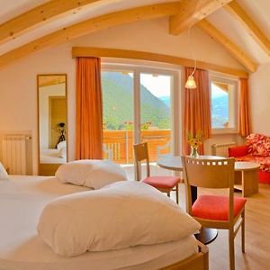 Camera con letto king size